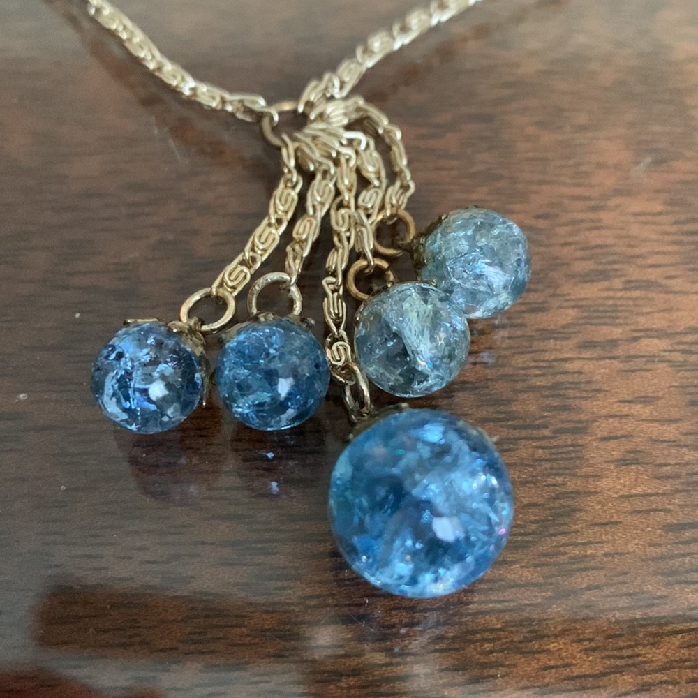 Beautiful 18 inch gold tone necklace Filagree blue ornamental glass ball Vintage